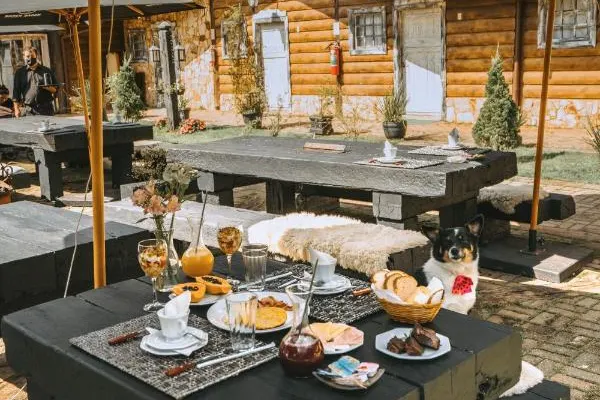 Café da manhã e refeições em Art BBQ Lodge
