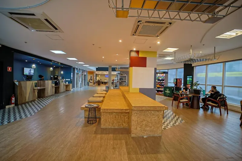 Área comum de B&B Hotels São José dos Campos