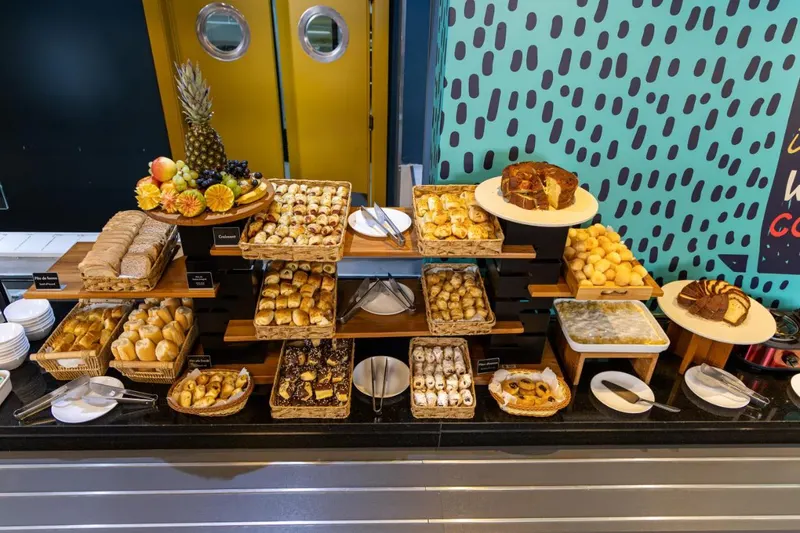 Café da manhã e refeições em B&B Hotels São José dos Campos