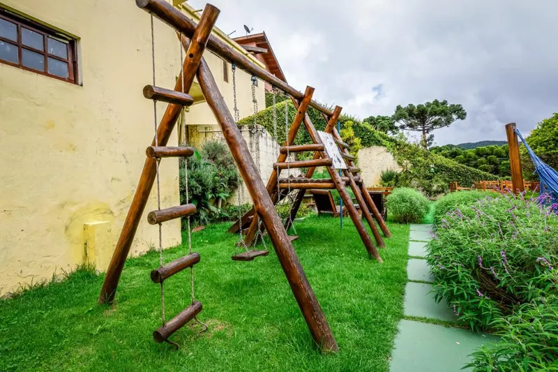 Espaço para crianças em CASA DE CAMPOS MOUNTAIN by Concavus