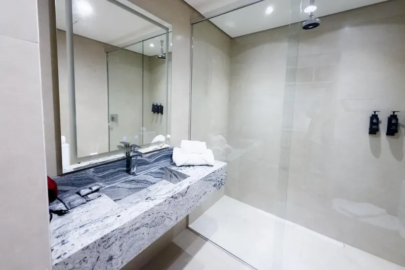 Banheiro em Chris Wellness Resort Hotel