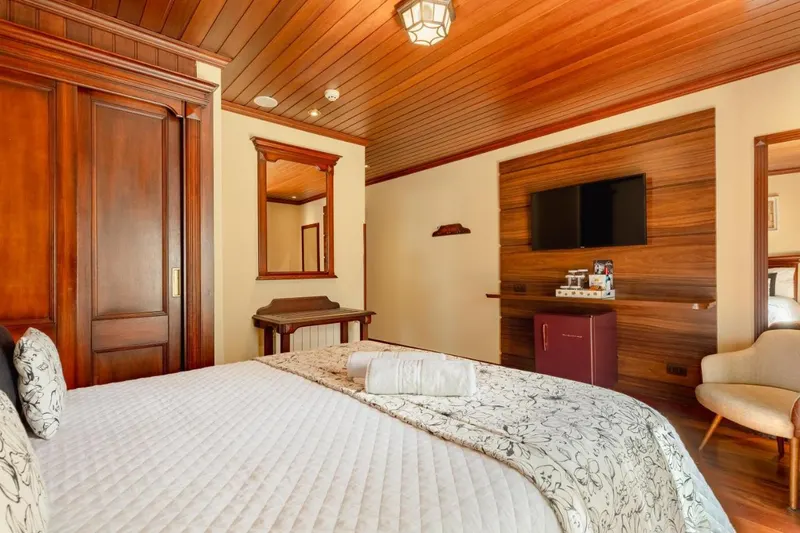 Quarto em D Biagy Raizes