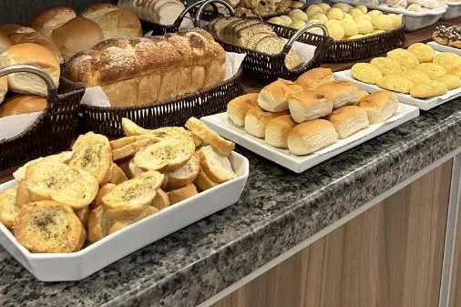 Café da manhã e refeições em Hotel Capital da Fé
