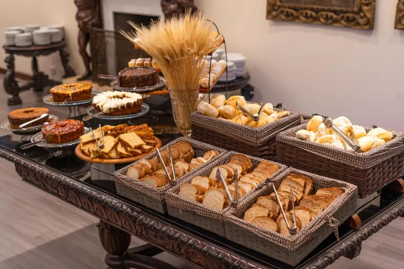 Café da manhã e refeições em Hotel Castelo Nacional Inn Campos do Jordão