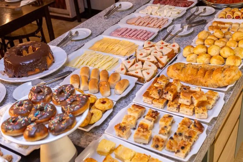 Café da manhã e refeições em Hotel Chateau