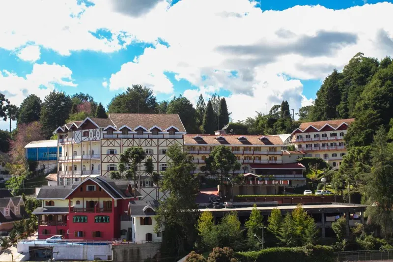 Fachada de Hotel Leão da Montanha