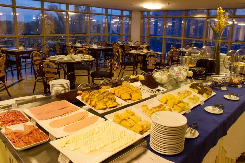 Café da manhã e refeições em Hotel Nacional Inn