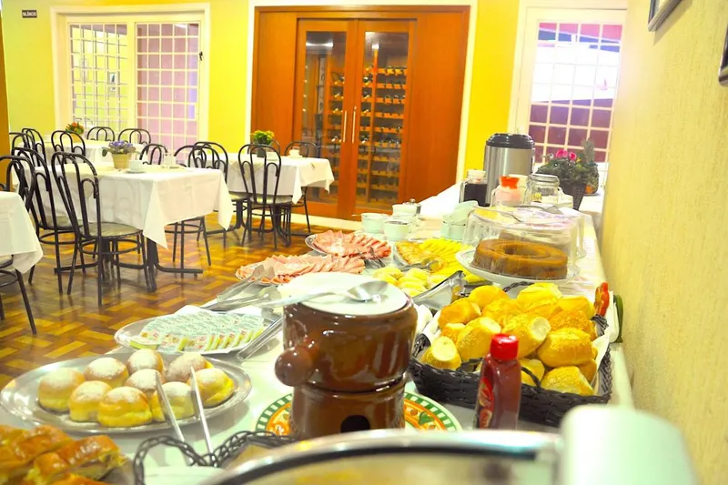Café da manhã e refeições em Hotel Platanus