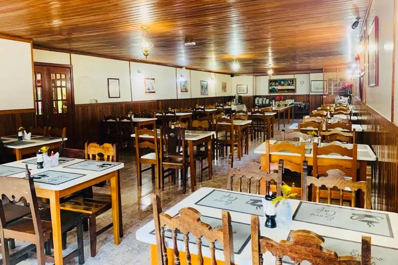 Café da manhã e refeições em Hotel Refugio Alpino