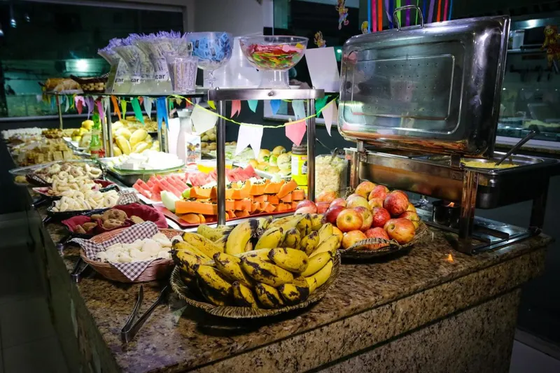 Café da manhã e refeições em Hotel San Rafain