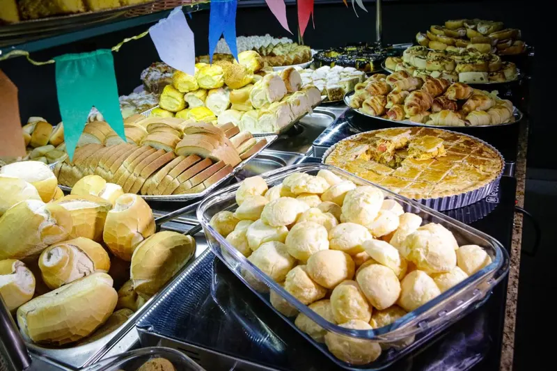 Café da manhã e refeições em Hotel San Rafain