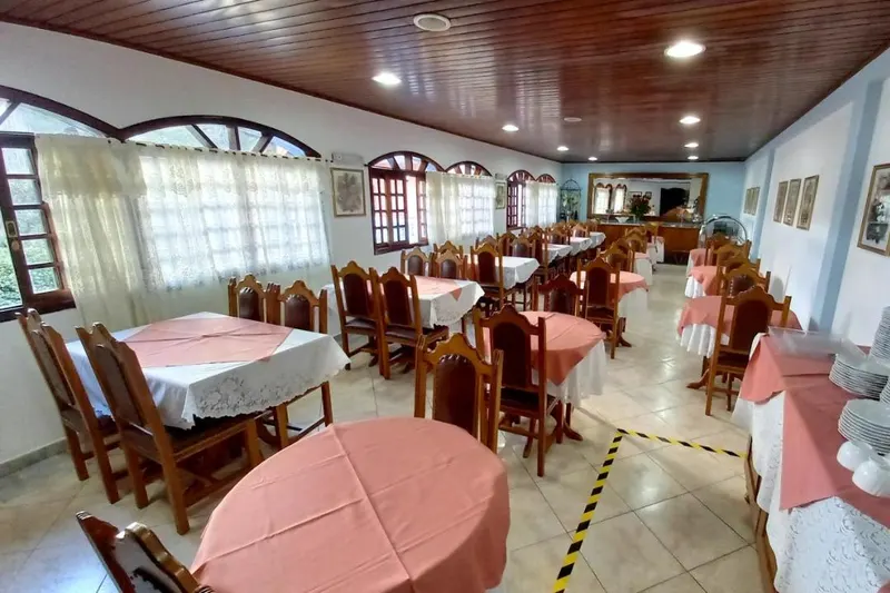 Café da manhã e refeições em Hotel Shallon