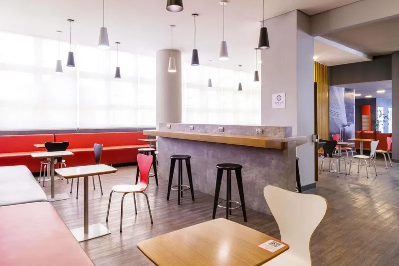 Área comum de ibis São José dos Campos Dutra