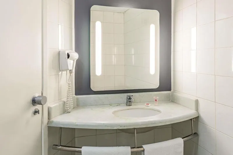 Banheiro em ibis São José dos Campos Dutra