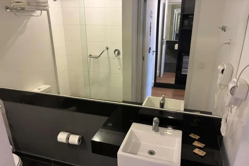 Banheiro em Ibis Styles Taubaté