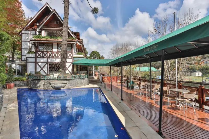 Piscina de Le Suisse Elegance Hotel