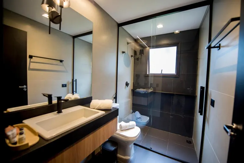 Banheiro em Pinot Hotel