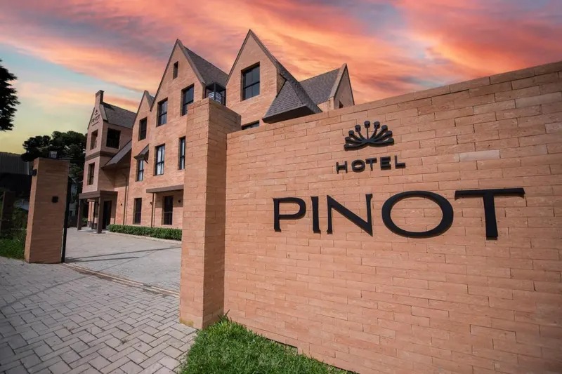 Fachada de Pinot Hotel