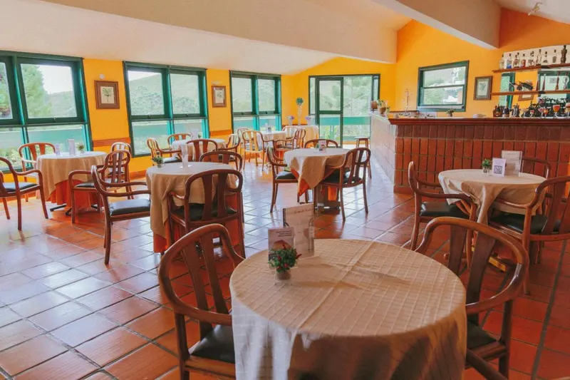 Café da manhã e refeições em Plaza Inn Week Inn