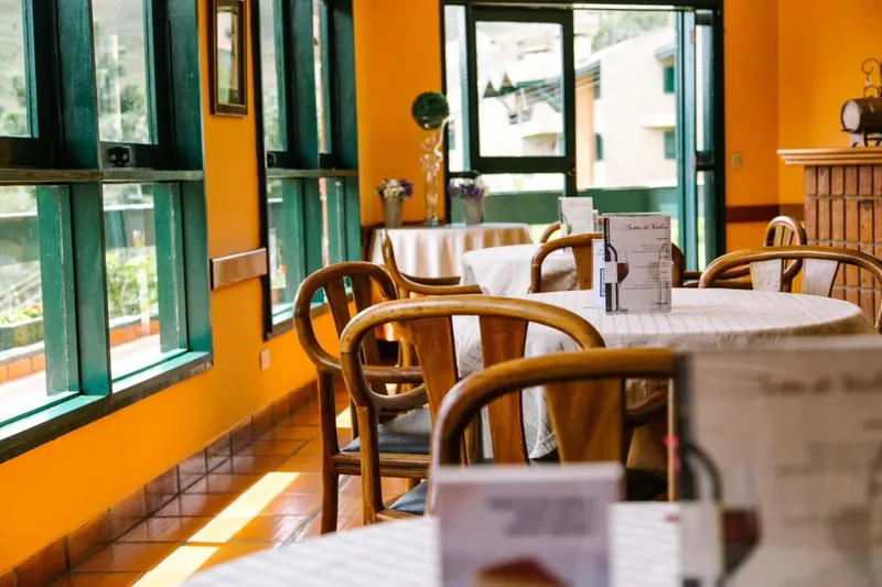 Café da manhã e refeições em Plaza Inn Week Inn