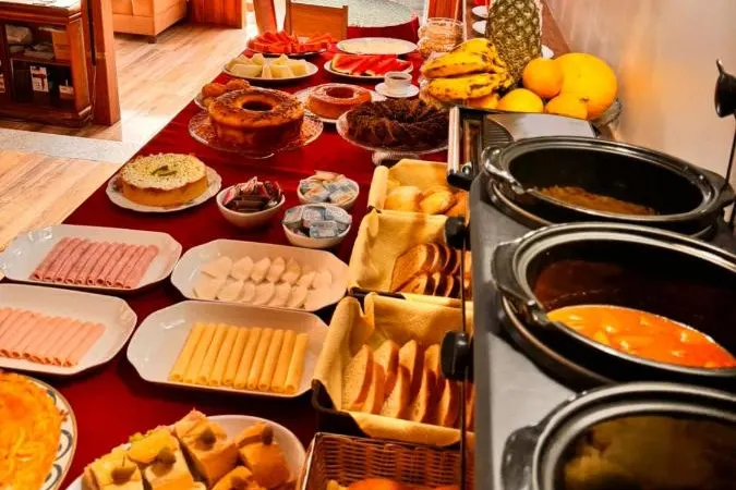 Café da manhã e refeições em Pousada Araucaria Suites