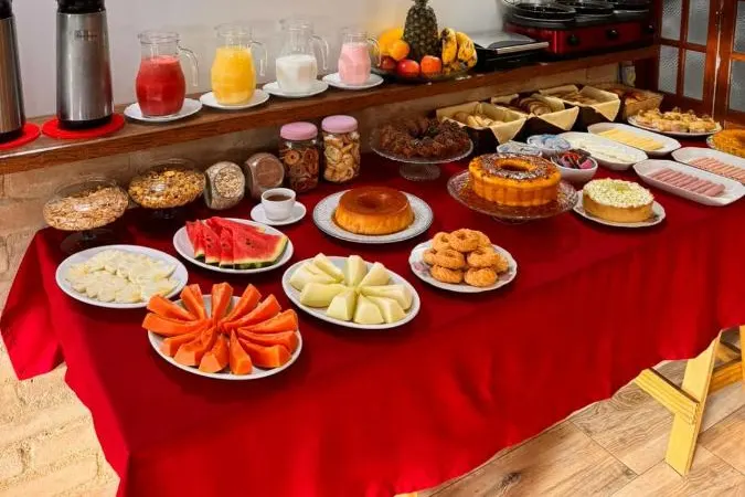 Café da manhã e refeições em Pousada Araucaria Suites