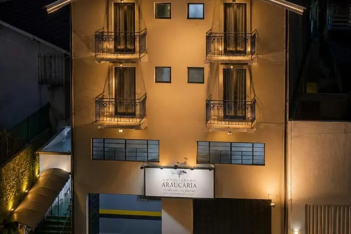 Fachada de Pousada Araucária