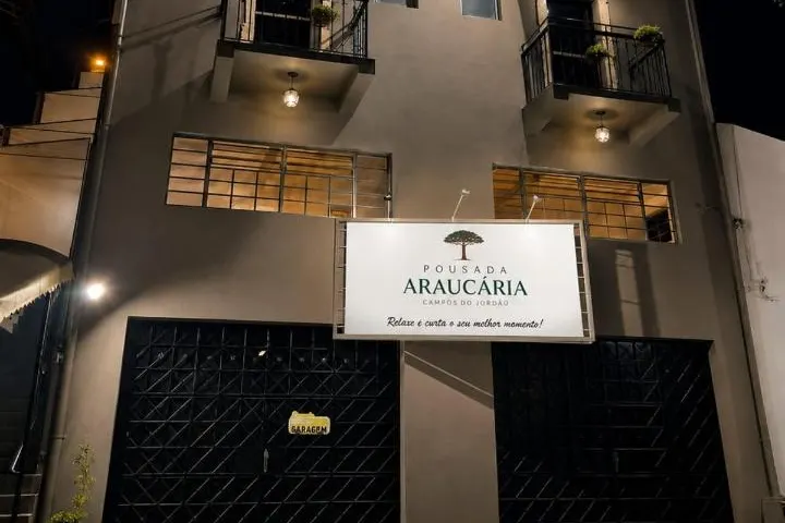 Fachada de Pousada Araucária