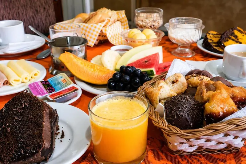 Café da manhã e refeições em Pousada Araucária