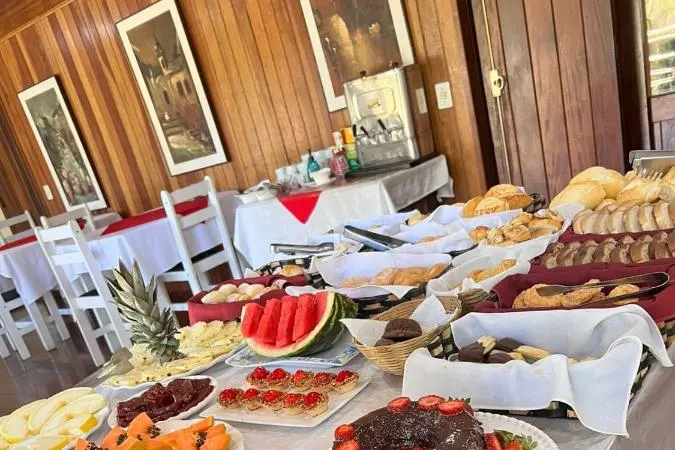 Café da manhã e refeições em Pousada Atalaia Capivari