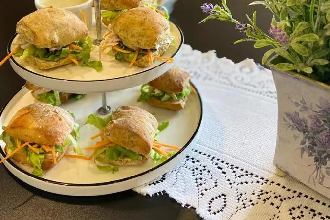 Café da manhã e refeições em Pousada das Lavandas