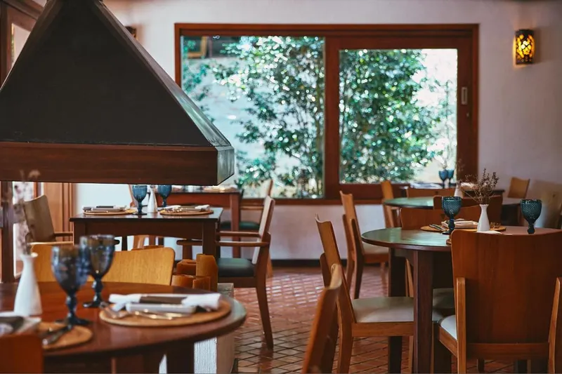 Café da manhã e refeições em Pousada do Cedro