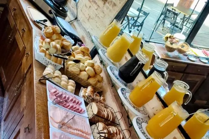 Café da manhã e refeições em Pousada do Sino