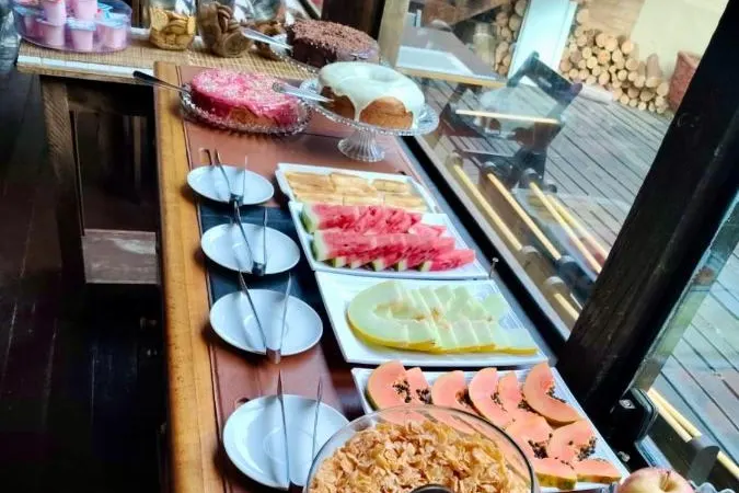 Café da manhã e refeições em Pousada do Sino