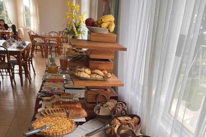 Café da manhã e refeições em Pousada Dom Alfredo José
