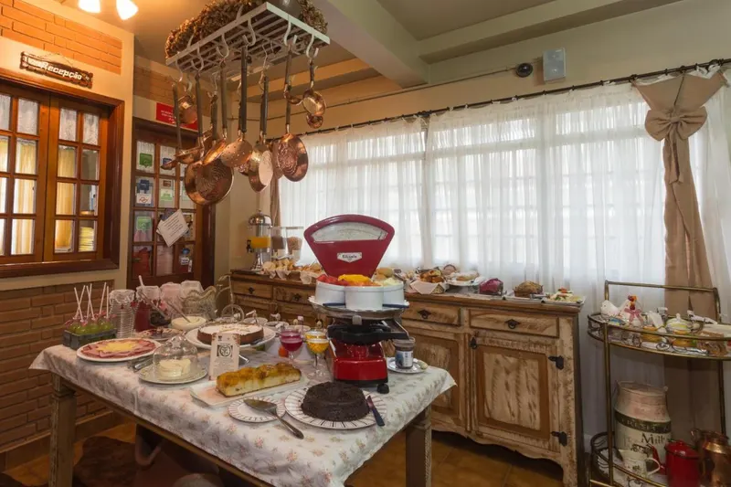 Café da manhã e refeições em Pousada Jardon