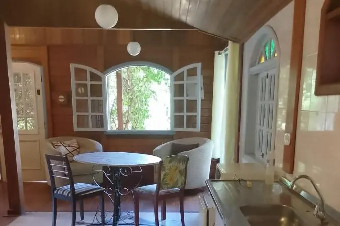 Área comum de Pousada Pássaro de Fogo