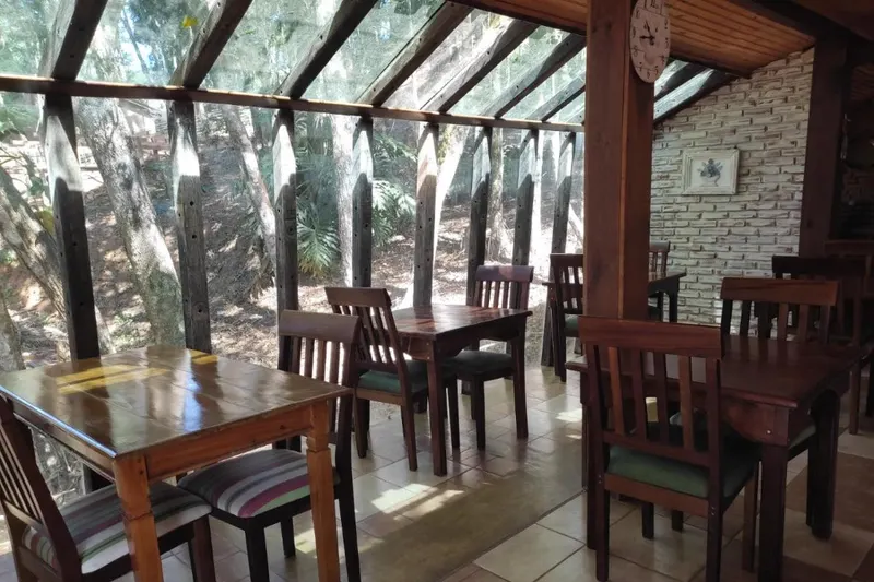 Café da manhã e refeições em Pousada Pássaro de Fogo