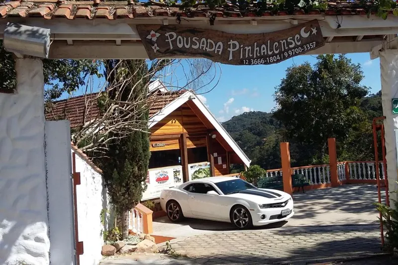 Fachada de Pousada Pinhalense