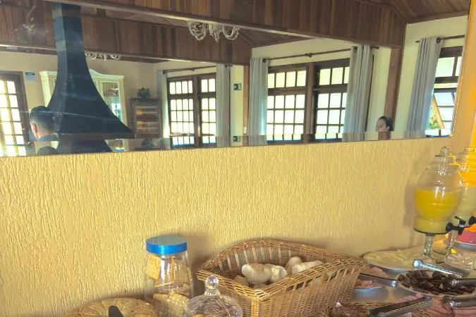 Café da manhã e refeições em Pousada Portal das Cerejeiras