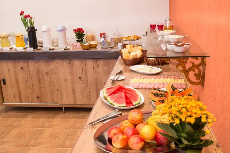 Café da manhã e refeições em Pousada Recanto Feliz