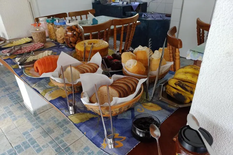 Café da manhã e refeições em Pousada Vila Tio Lé