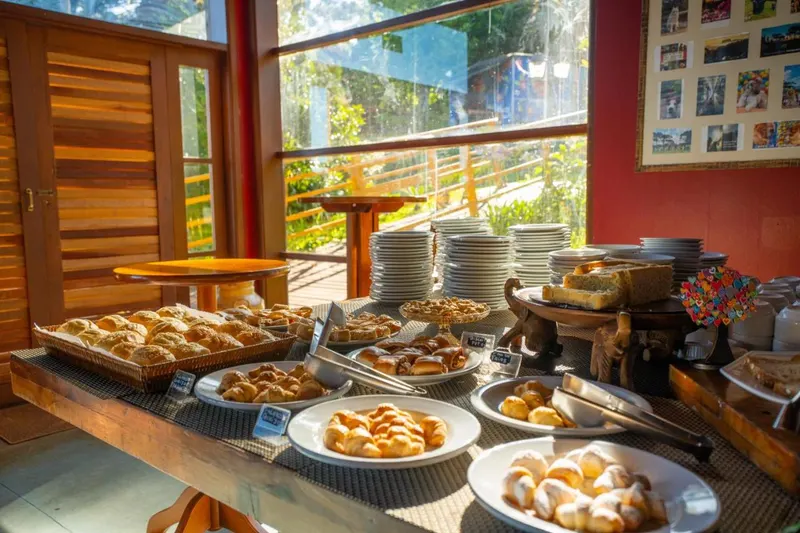 Café da manhã e refeições em Surya-Pan Hotel & Eventos