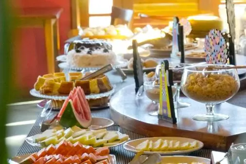 Café da manhã e refeições em Surya-Pan Hotel & Eventos
