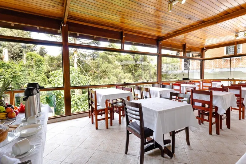 Café da manhã e refeições em Velinn Pousada Flores do Capivari