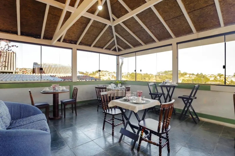 Café da manhã e refeições em VELINN Pousada Villa Paty I